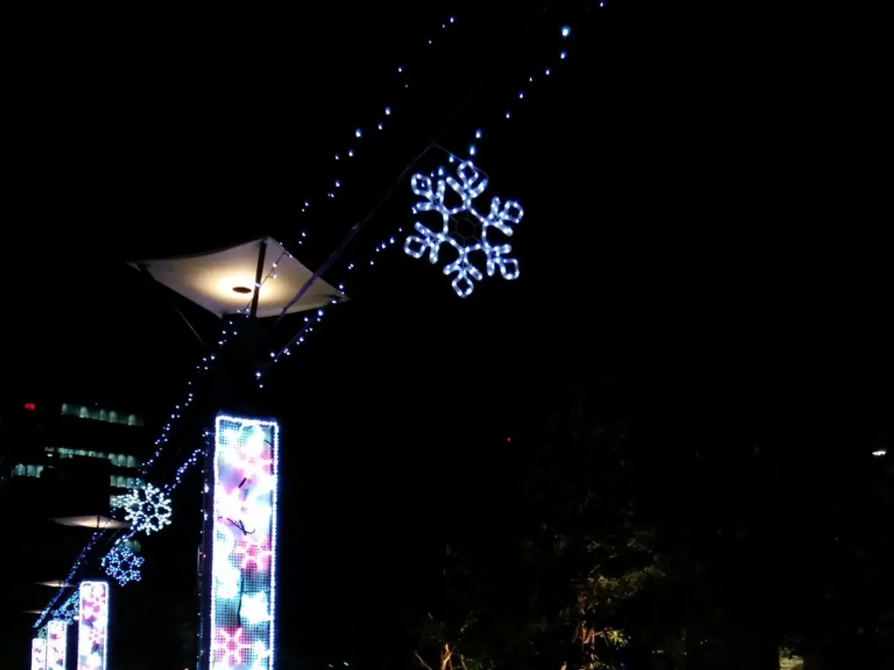 Seeking guidance for lightning situations: How to behave during thunderstorms.