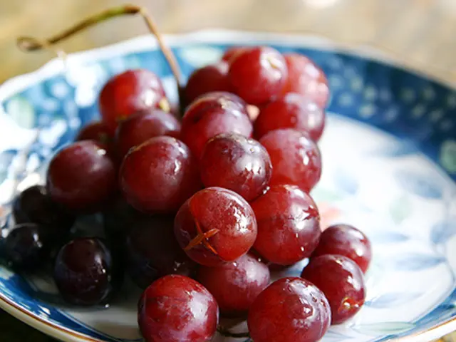 Drinking water after consuming cherries: Potential impacts on digestion