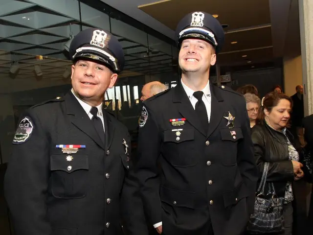 Law enforcement action in Oldenburg: individual leaps from multi-story structure