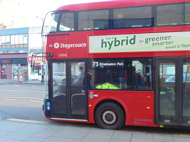 Scorching Summer Heat Takes a Toll on Outdoor Laborers and Residents of Subdivided Flats in Hong...