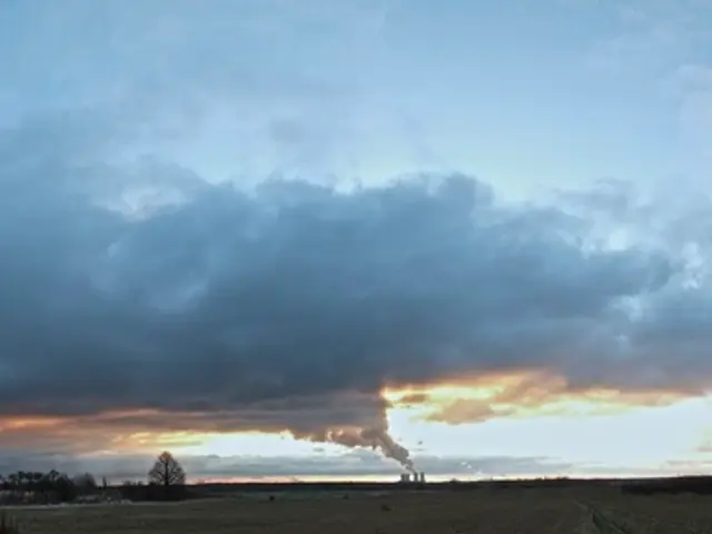 Unprecedented Sulfur Emissions in Reykjavik During Volcanic Agitation