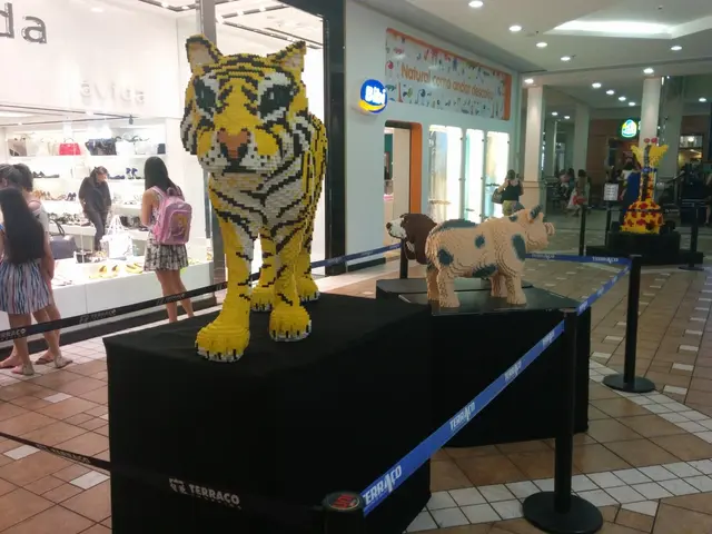 Urban voyages for FKK-swingers kick off with city council involvement - Mimi is present.