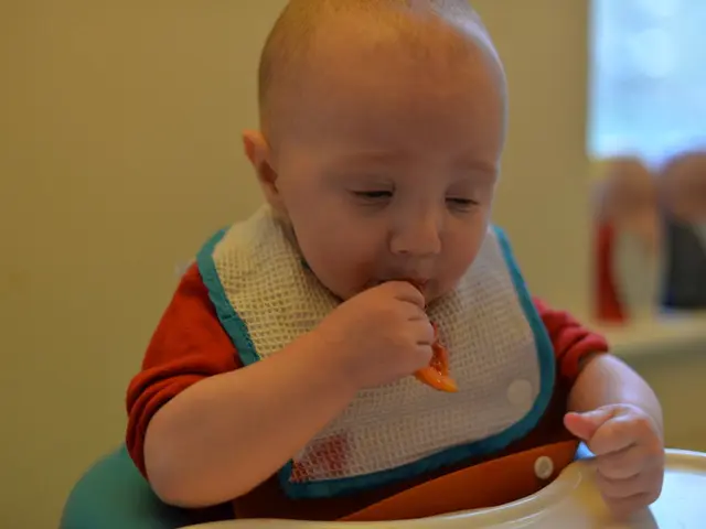 Introducing Solids for Babies: Tips and Timelines for the Transition