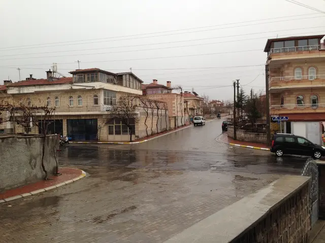 Tesla Cybertruck Driver Reports Unusual Symptoms During Driving: Feeling of Exhaustion, Dizziness,...